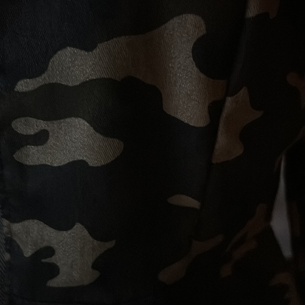 Army fatigue shirt jacket with zipper and ruffled sleeve - Picture 7 of 9